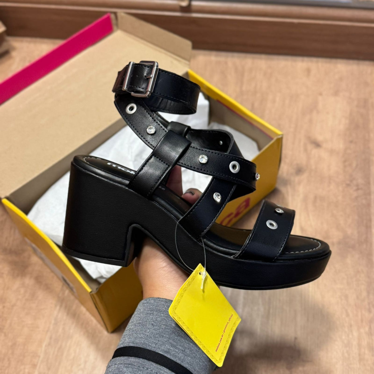 Tamanco Moleca com Ajuste e Tiras Grossas 5549.106