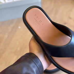 Sandália Arezzo Flatform Bicolor Tira Z191690001