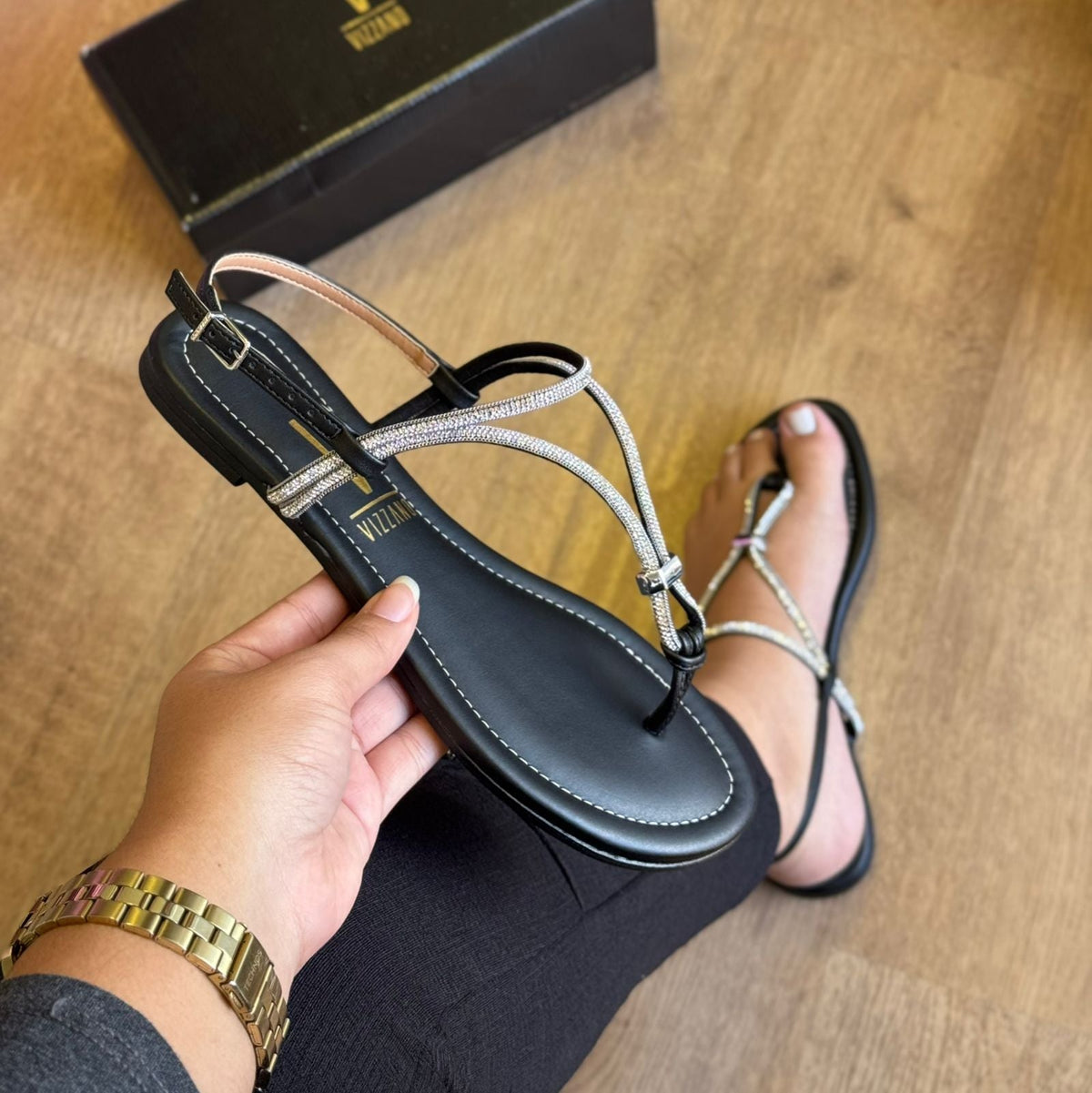 Sandália Rasteira Vizzano Tira com Strass 6371.395