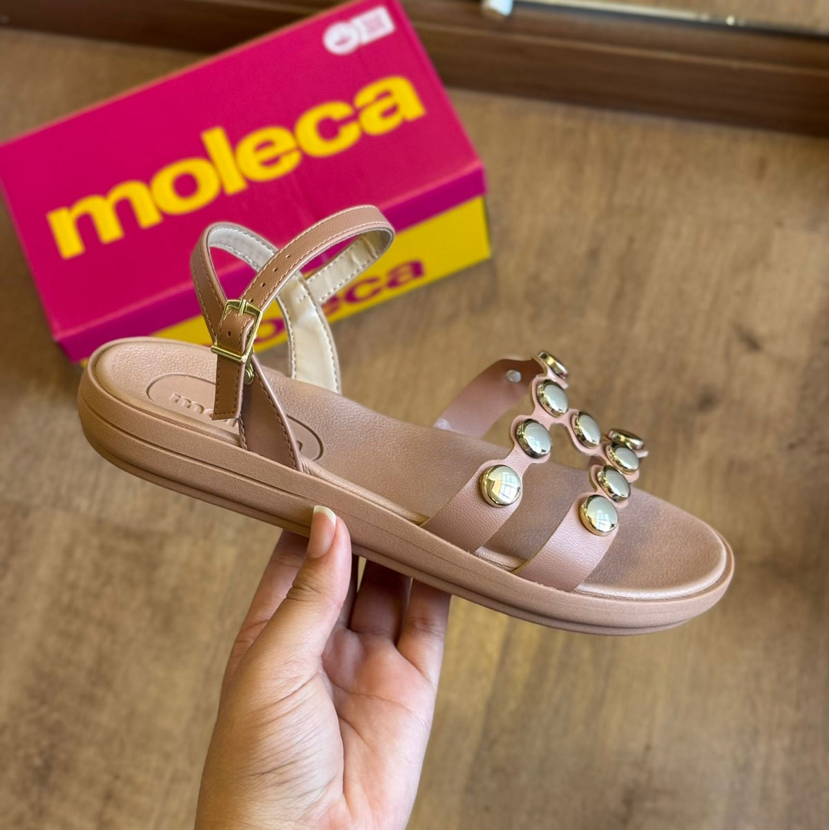 Sandália Moleca Rasteira Pedrarias Douradas 5525.106