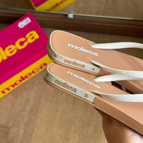 Chinelo de Dedo Moleca Detalhes da Marca 5552.200