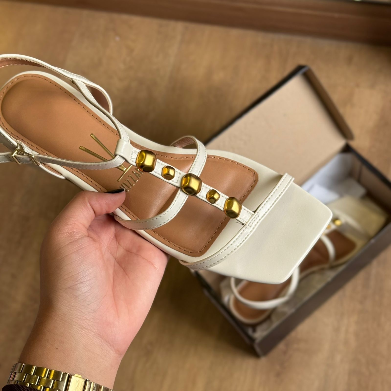 Sandália Vizzano Rasteira Pedrarias nas Tiras 6513.218