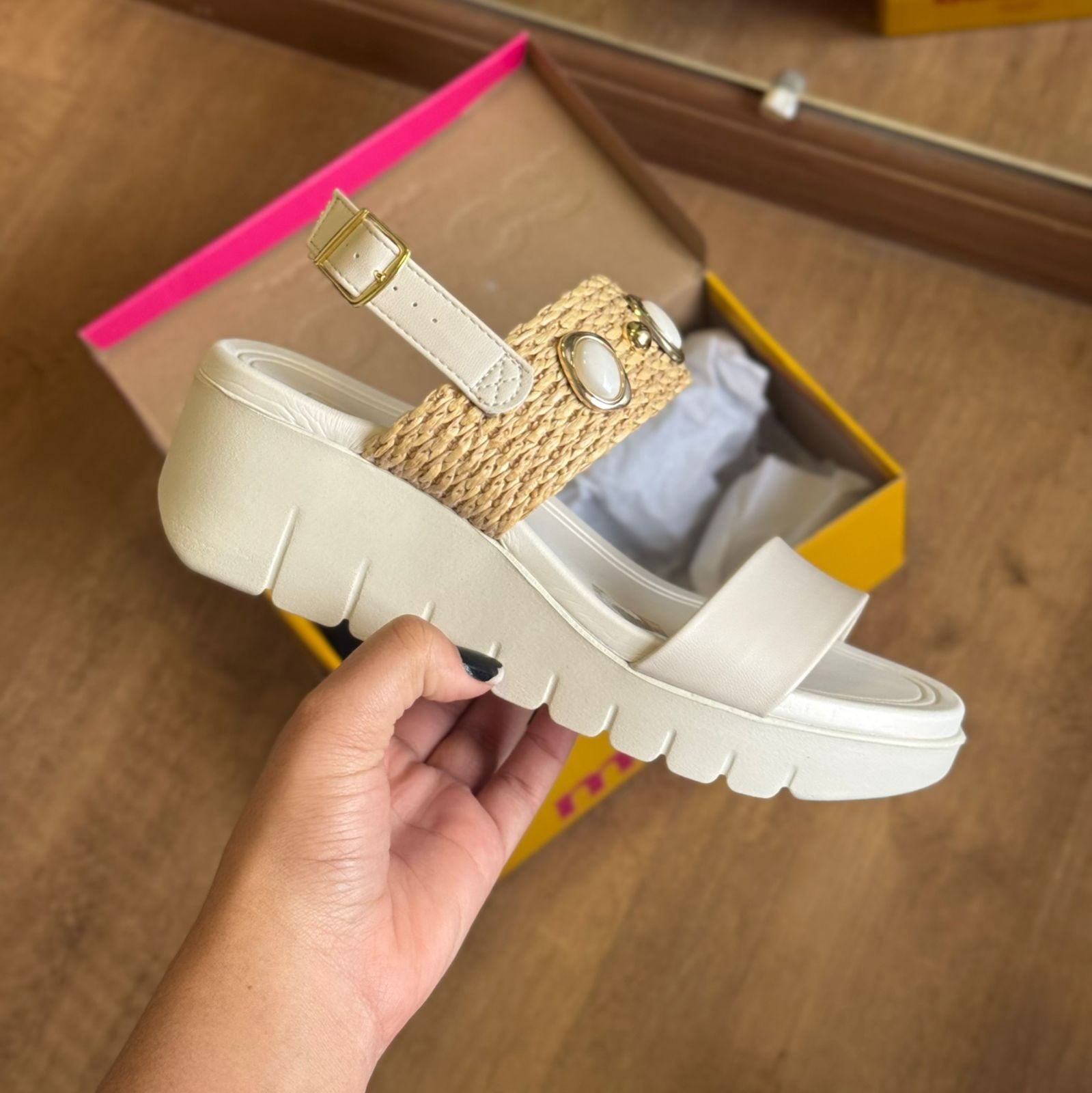 Sandália Moleca Plataforma Detalhes nas Tiras 5536.110